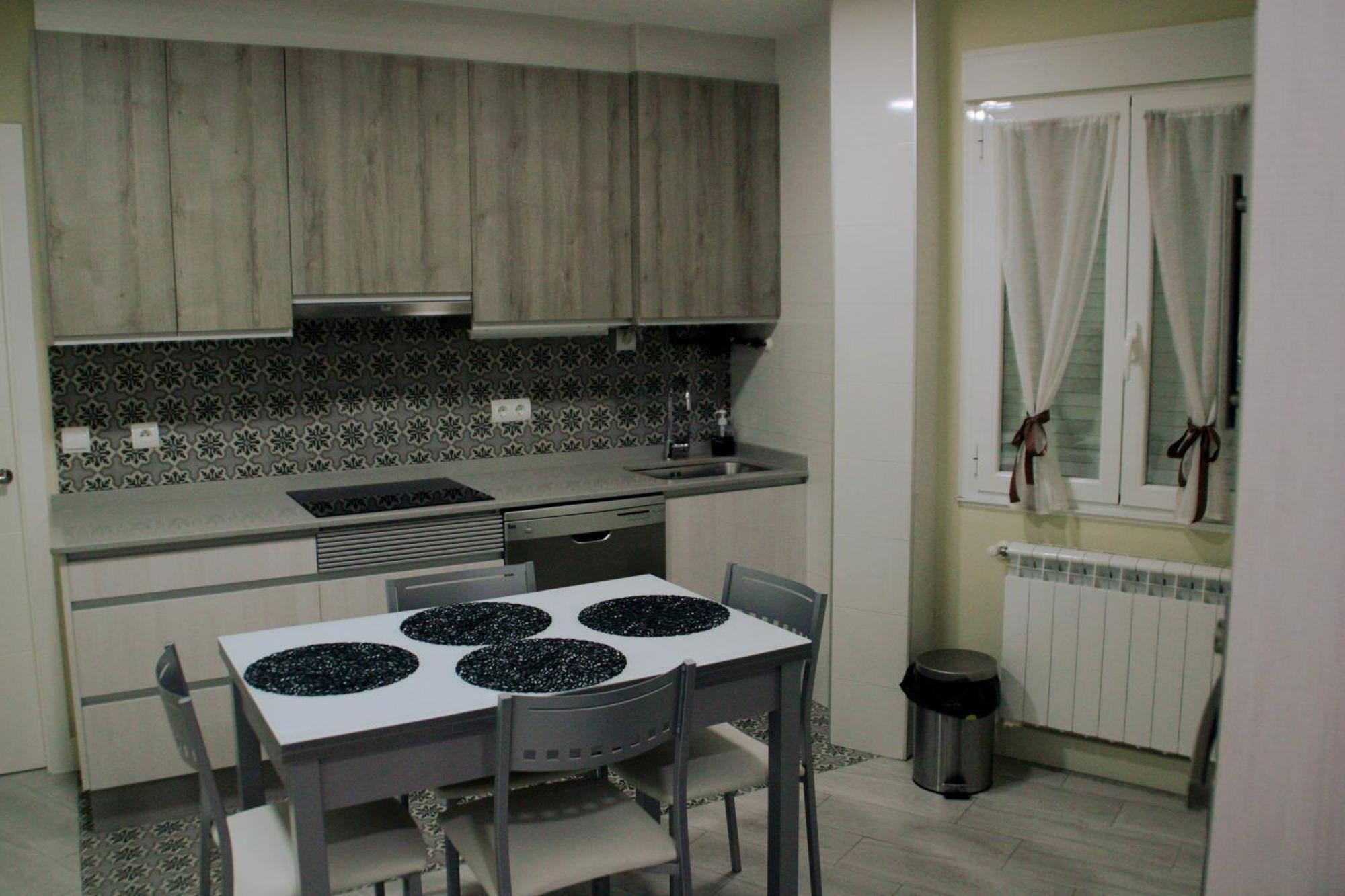 La Casa De Las Flores Понферада Екстериор снимка